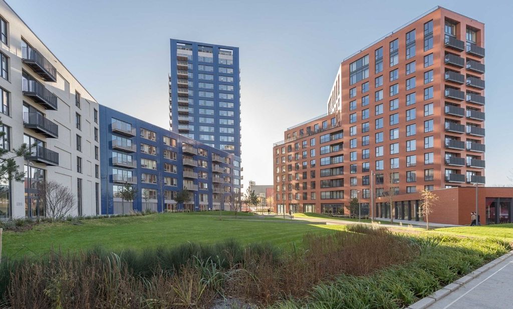 Property photo 1 of 16 Image00018