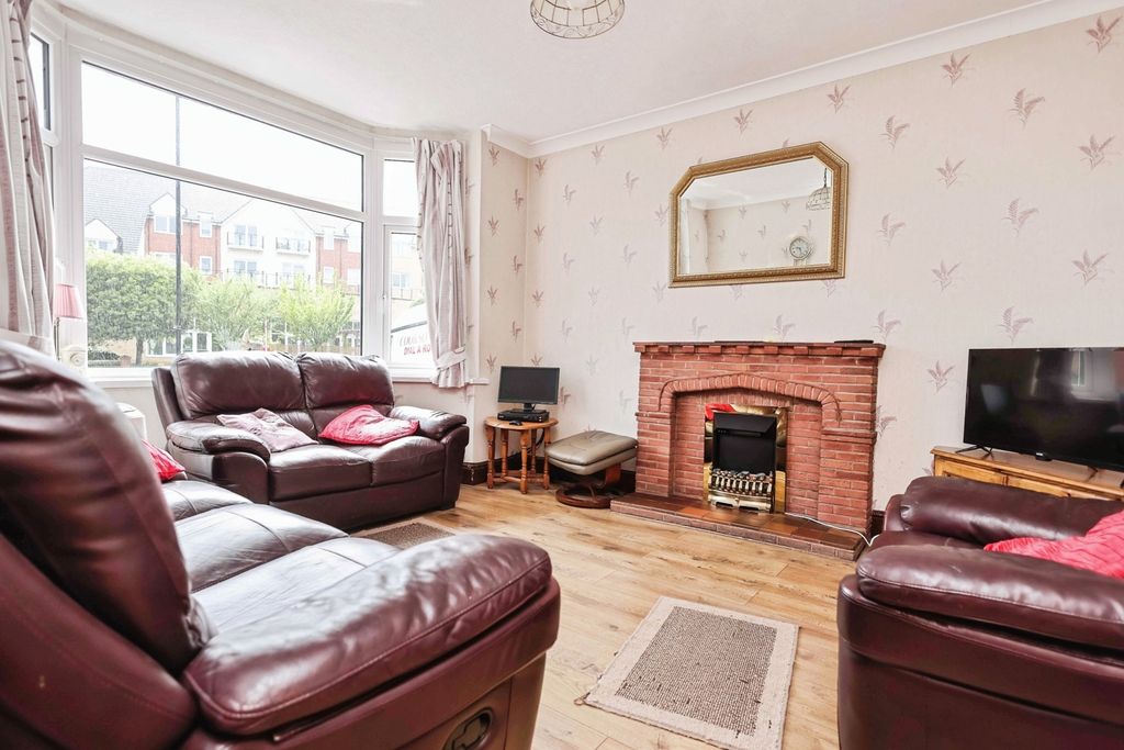 Property photo 2 of 20 Pbox-Img.Jpg