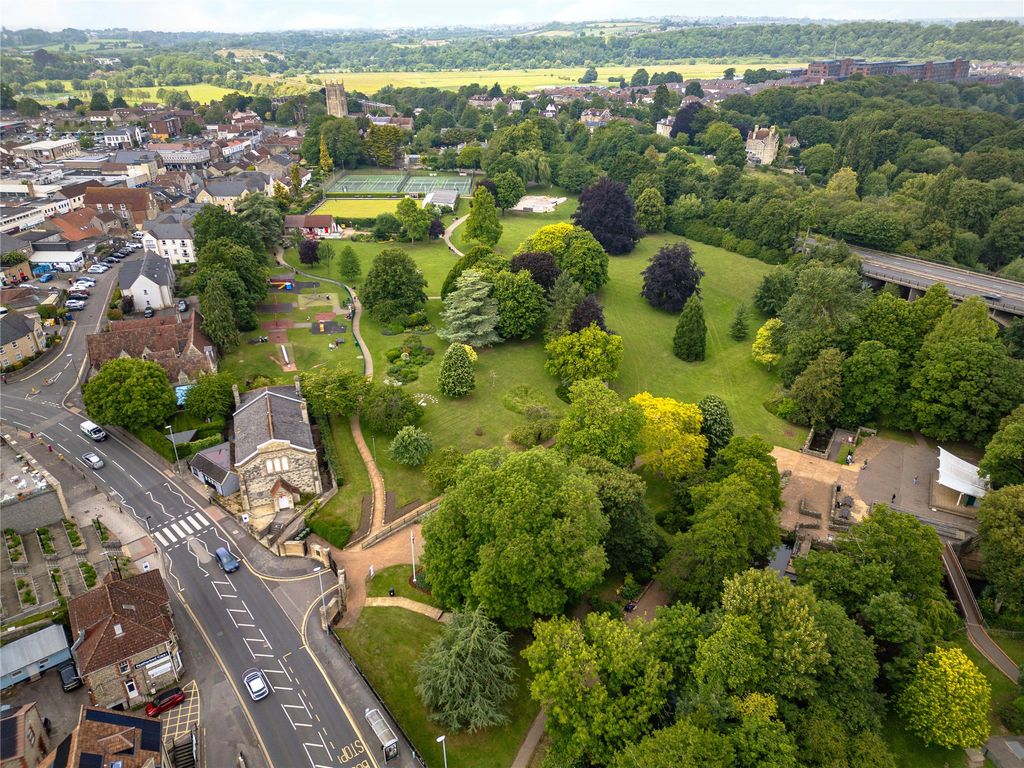 Property photo 2 of 10 Keynsham Location