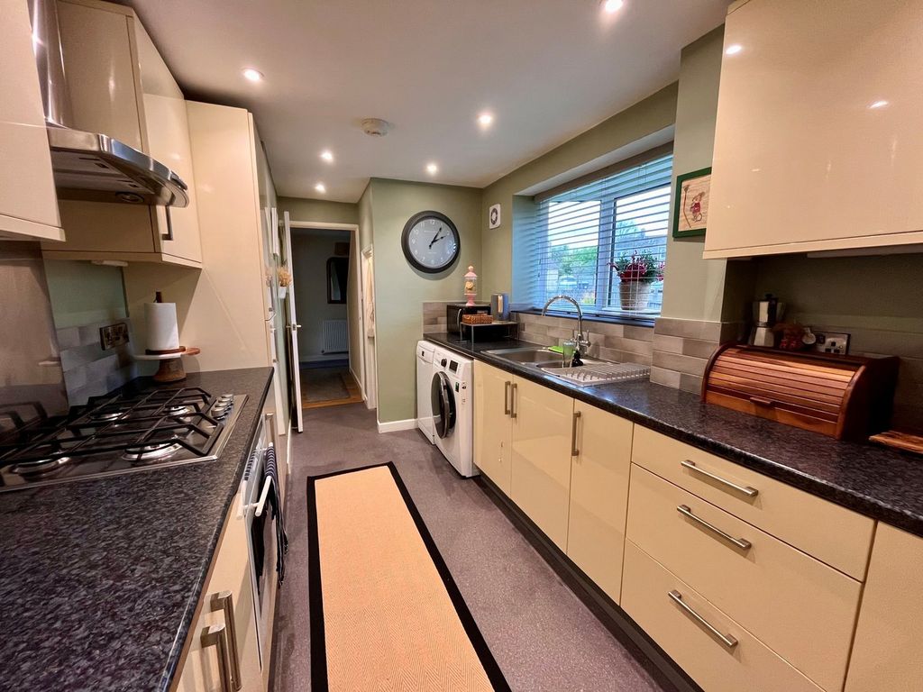 Property photo 2 of 18 Kitchen