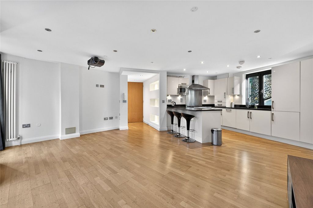 Property photo 2 of 15 Reception/Kitchen