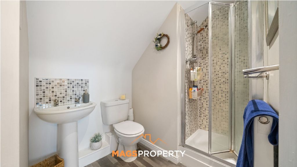 Property photo 3 of 27