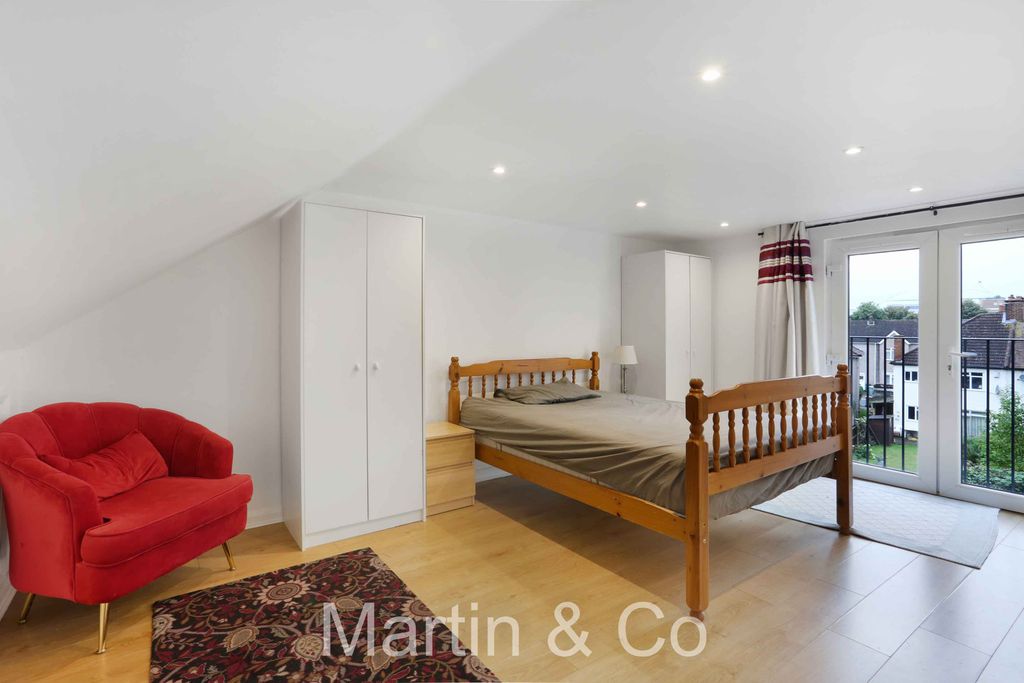 Property photo 3 of 12 1324638566 - 2, 89 Warwick Road, Sm1 13