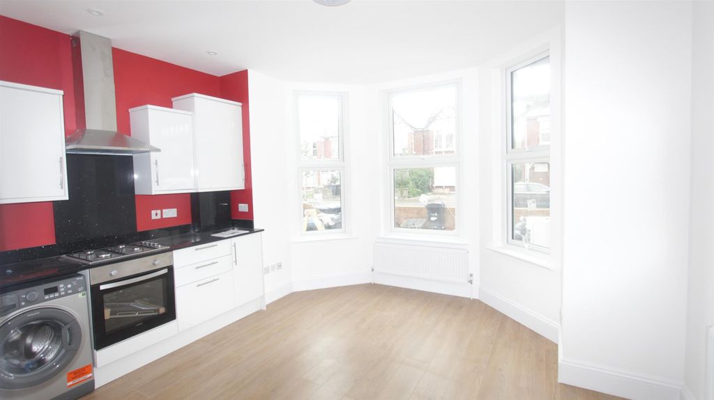 Property photo 2 of 4 Kitchen / Lounge