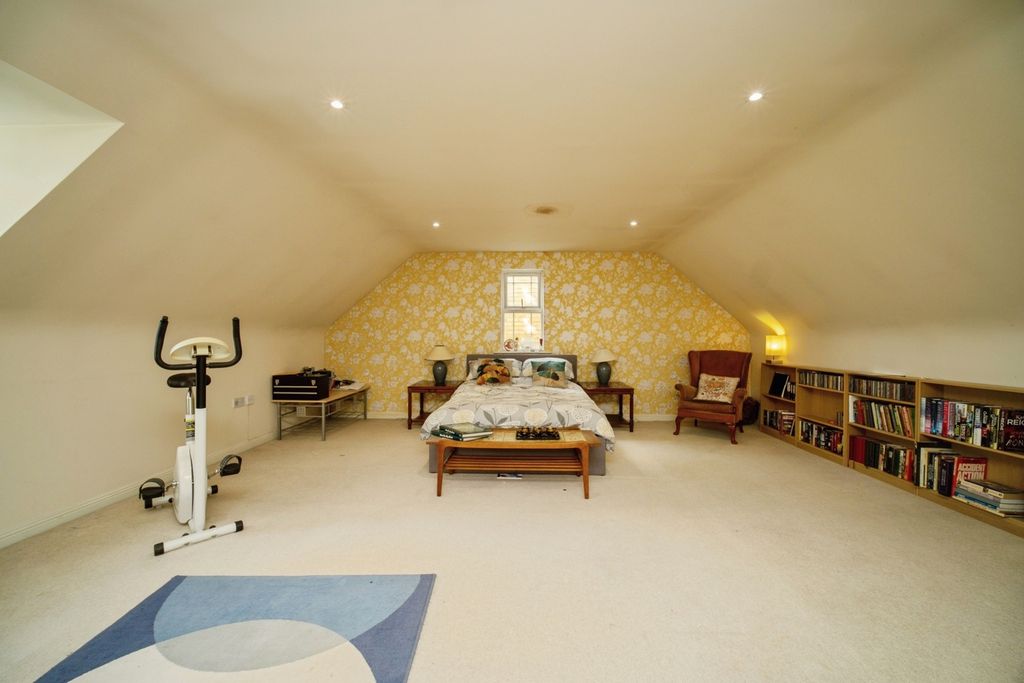 Property photo 2 of 16 Photo