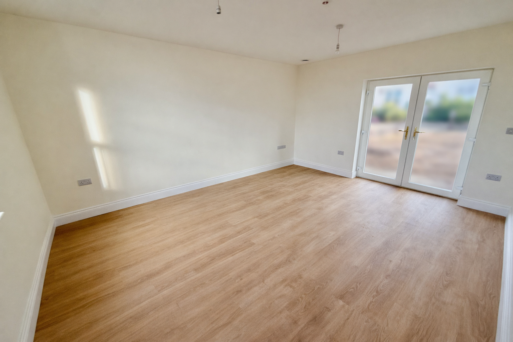 Property photo 3 of 5 99 Lounge