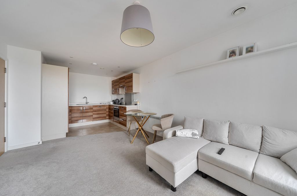 Property photo 3 of 9 1502881-12-6A847F...