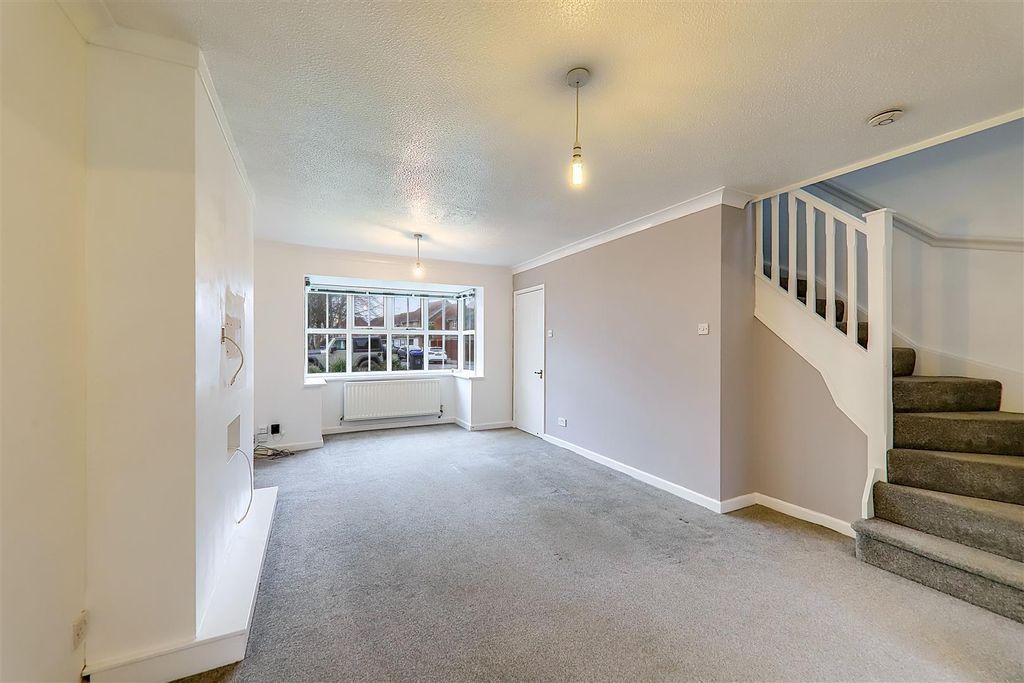 Property photo 3 of 16 Lounge