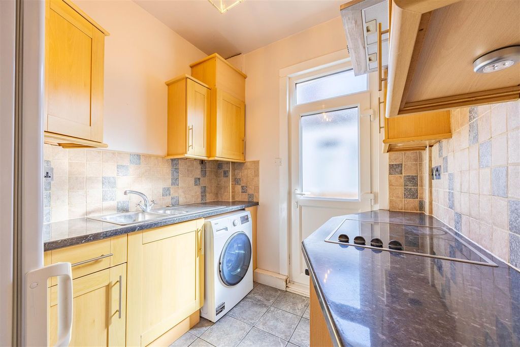 Property photo 3 of 21 Kitchen