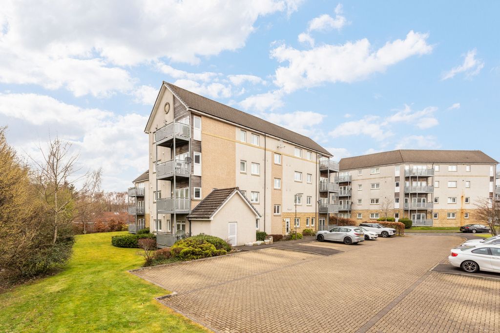 Property photo 1 of 11 51 Hawk Brae 03