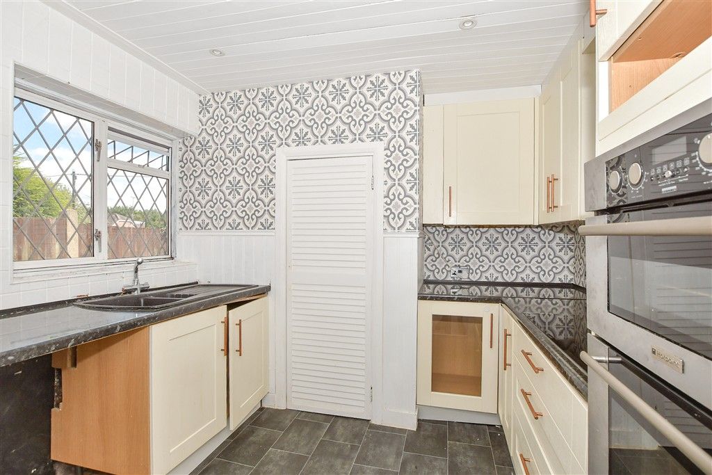 Property photo 3 of 16 Kitchen