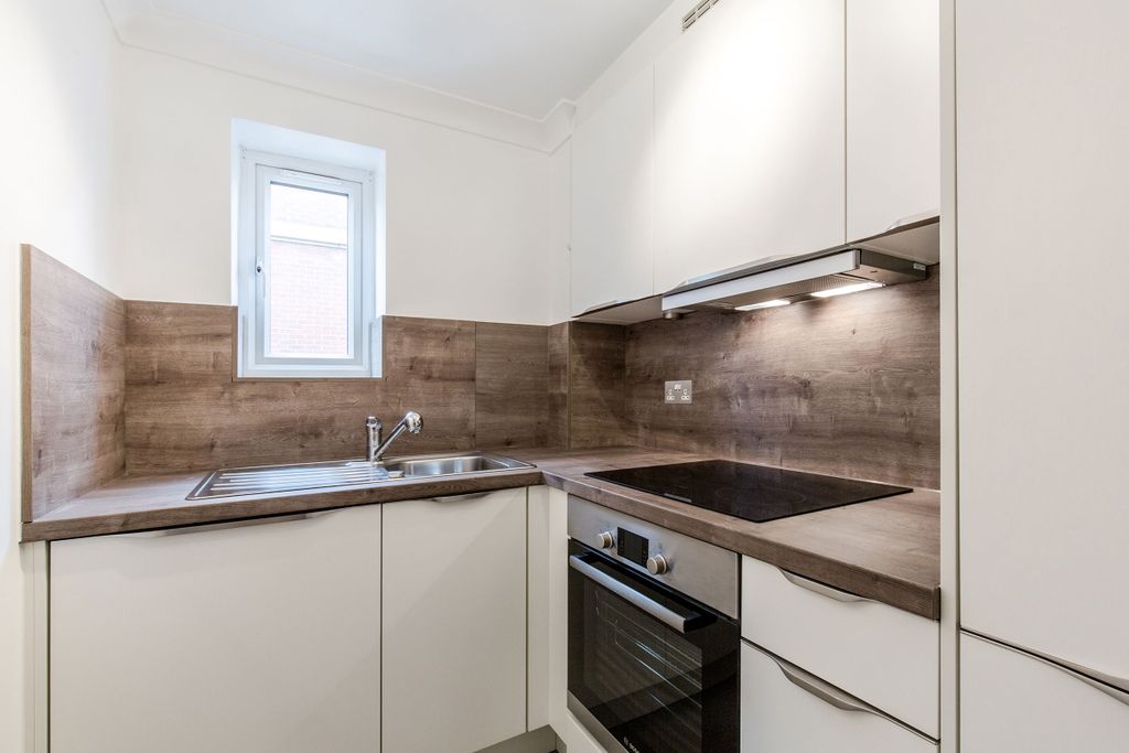 Property photo 1 of 10 Kitchen