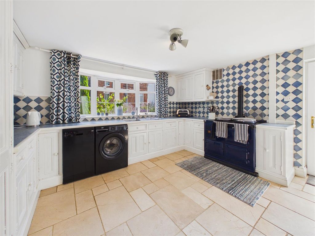 Property photo 3 of 24 Breakfast Kitchen