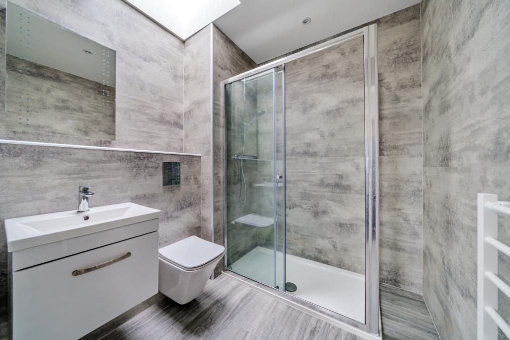 Property photo 2 of 11 Bathroom