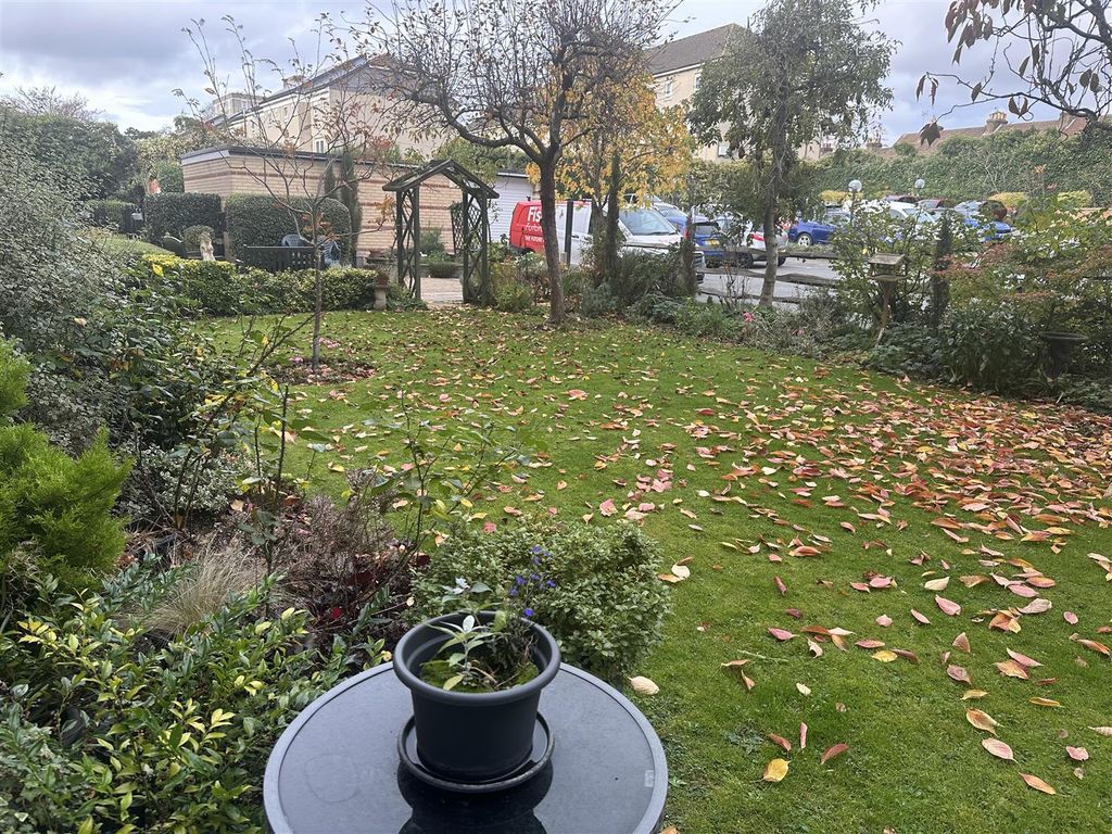 Property photo 3 of 9 Communal Garden3.Jpg