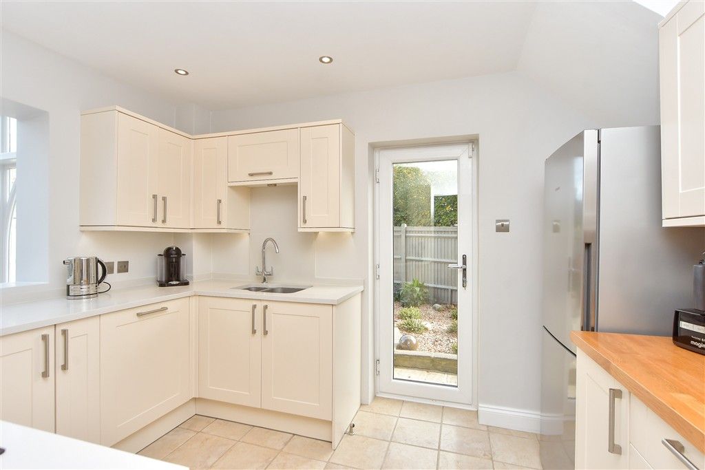 Property photo 3 of 12 Kitchen