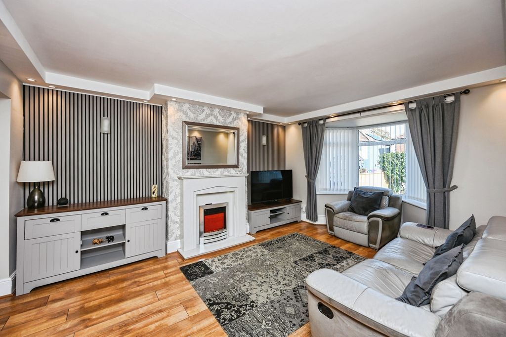 Property photo 3 of 23 Pbox-Img.Jpg