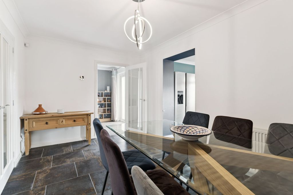 Property photo 3 of 34 Dining Area