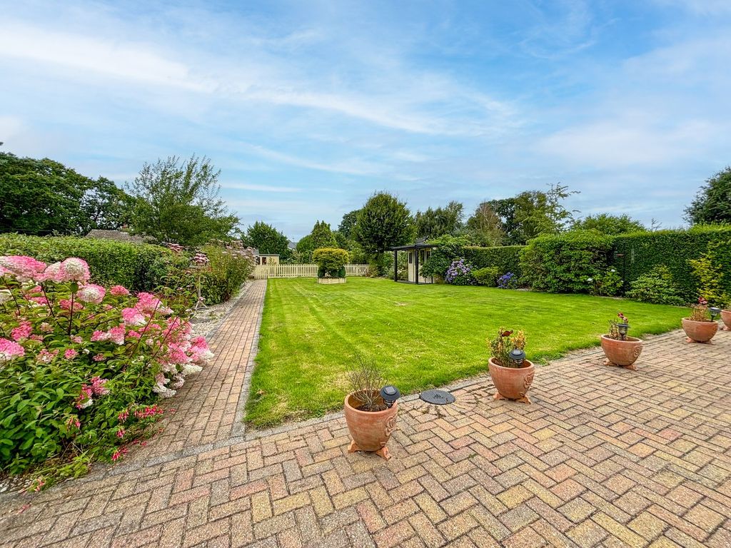 Property photo 3 of 27