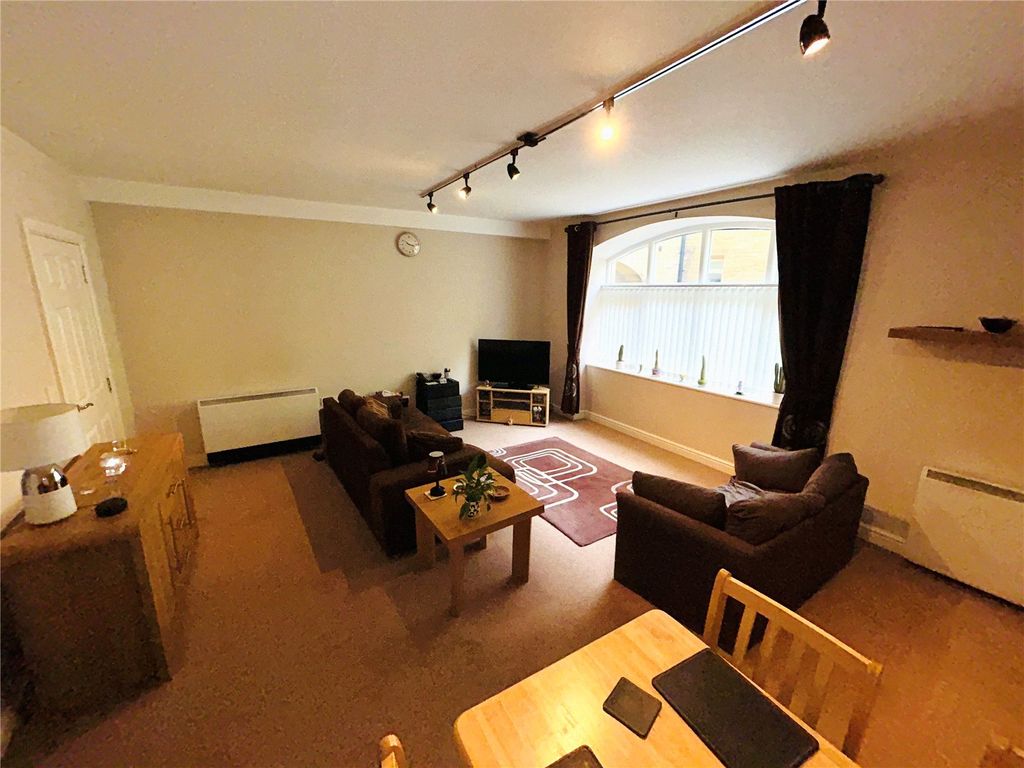 Property photo 2 of 12 Lounge