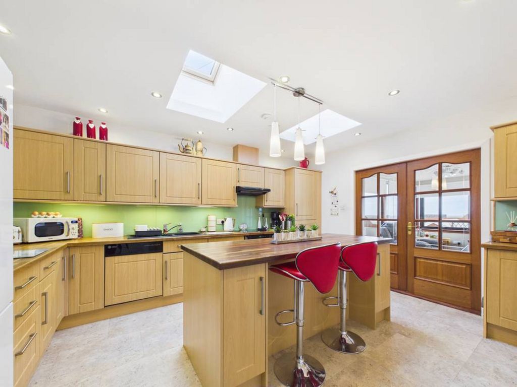 Property photo 3 of 37