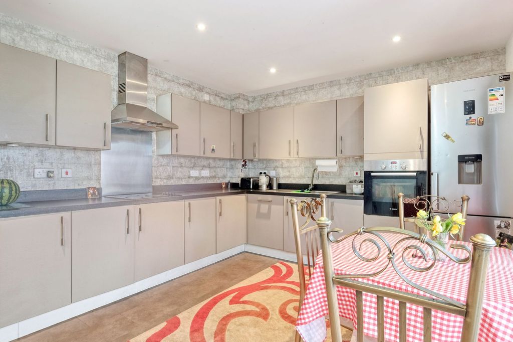 Property photo 3 of 21