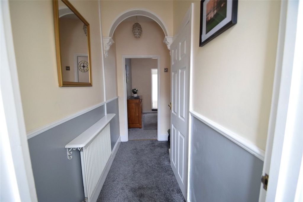 Property photo 3 of 16 Picture No. 02