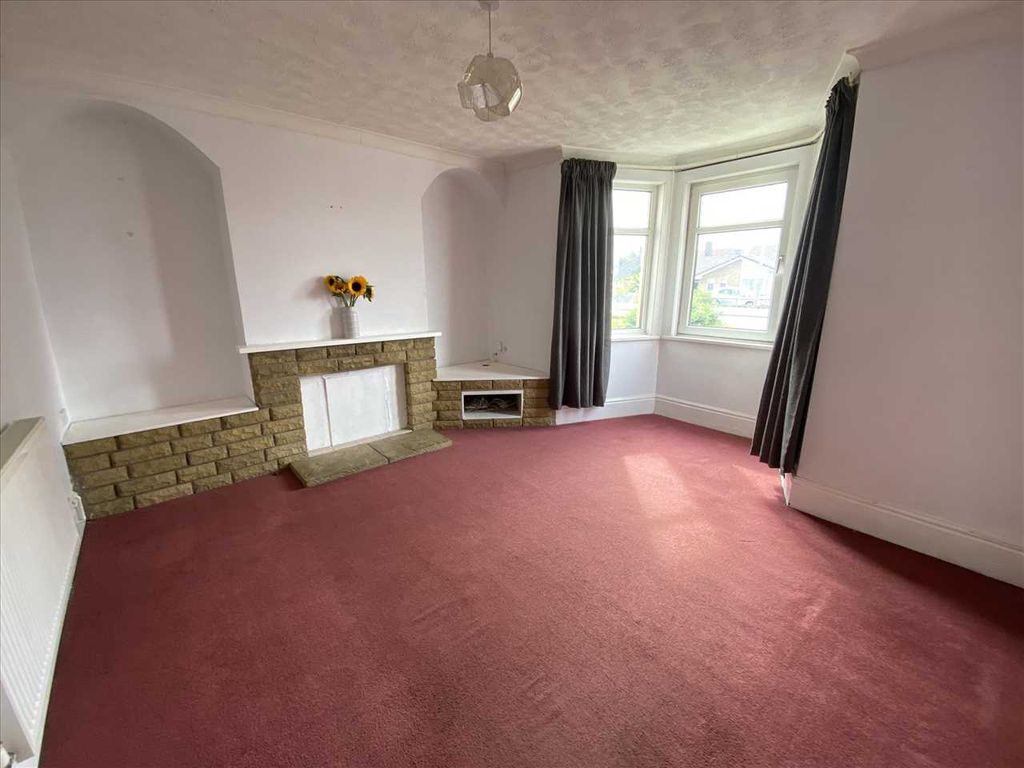 Property photo 2 of 11 Lounge: