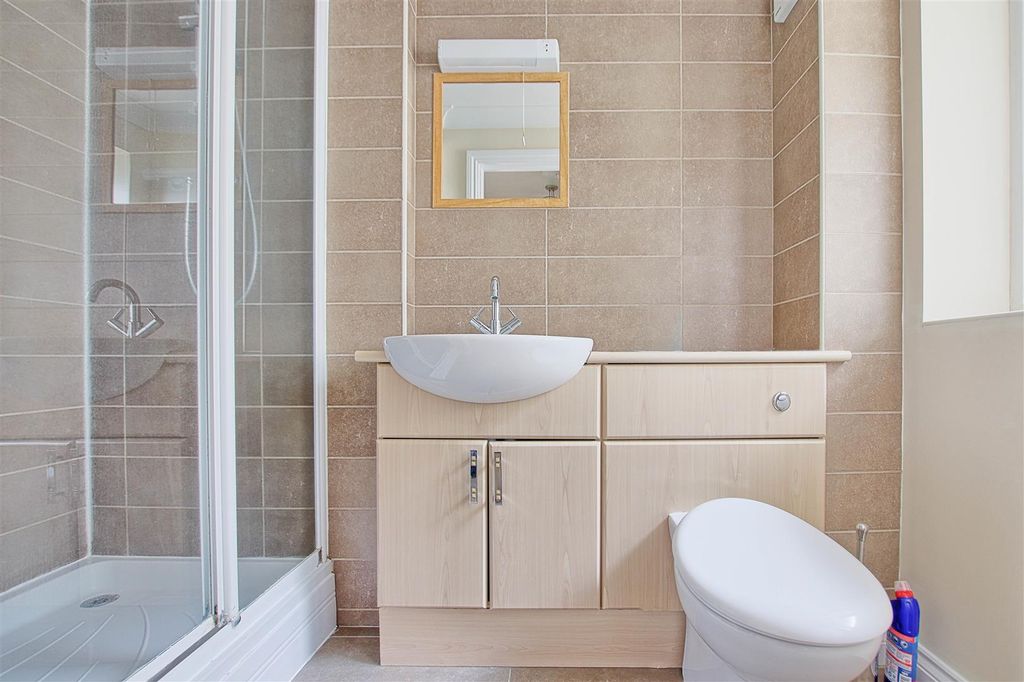 Property photo 3 of 5 Bathrooom Closer.Jpg