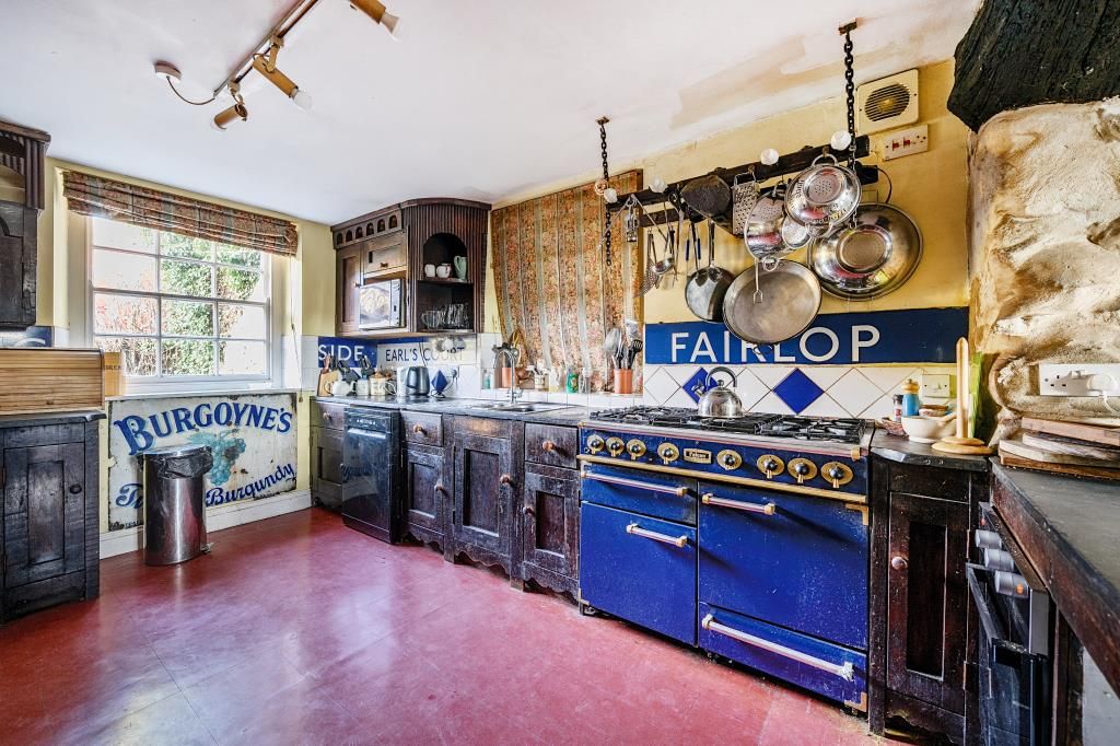 Property photo 3 of 29 Kitchen