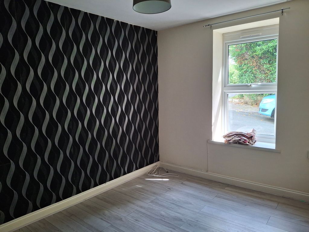 Property photo 1 of 16 Living Room