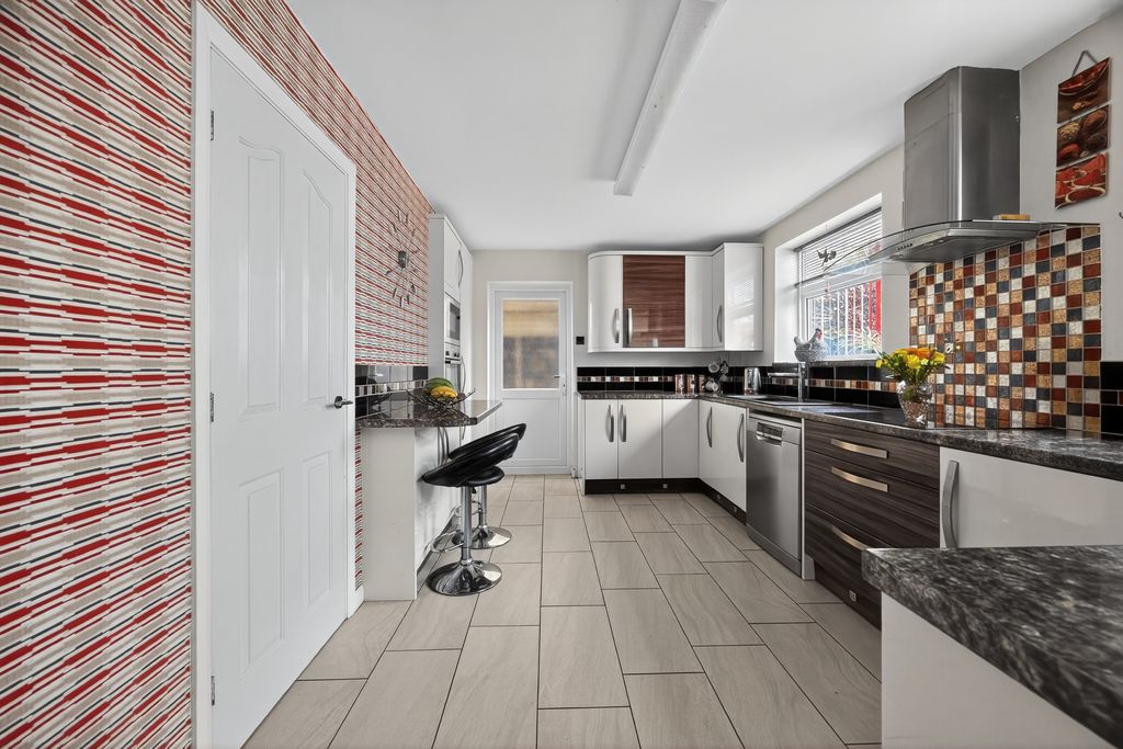 Property photo 3 of 20 Kitchen