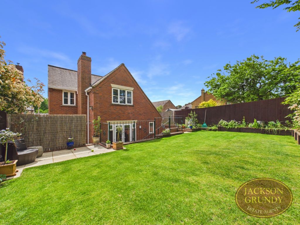 Property photo 2 of 19 Partridge Close