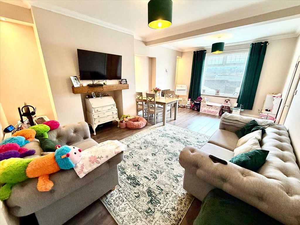 Property photo 2 of 17 Lounge