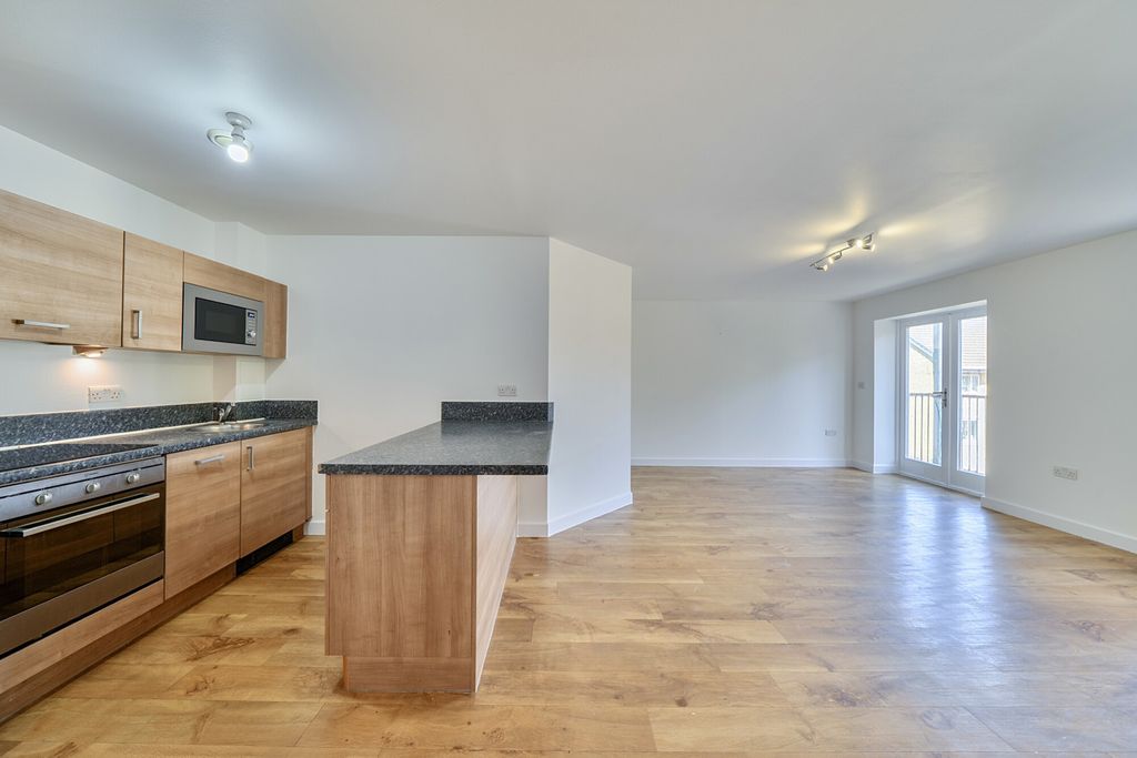 Property photo 2 of 12 1456453-1-6A02Eed...