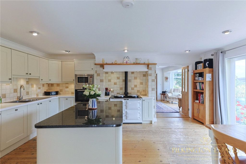 Property photo 2 of 43 4275261