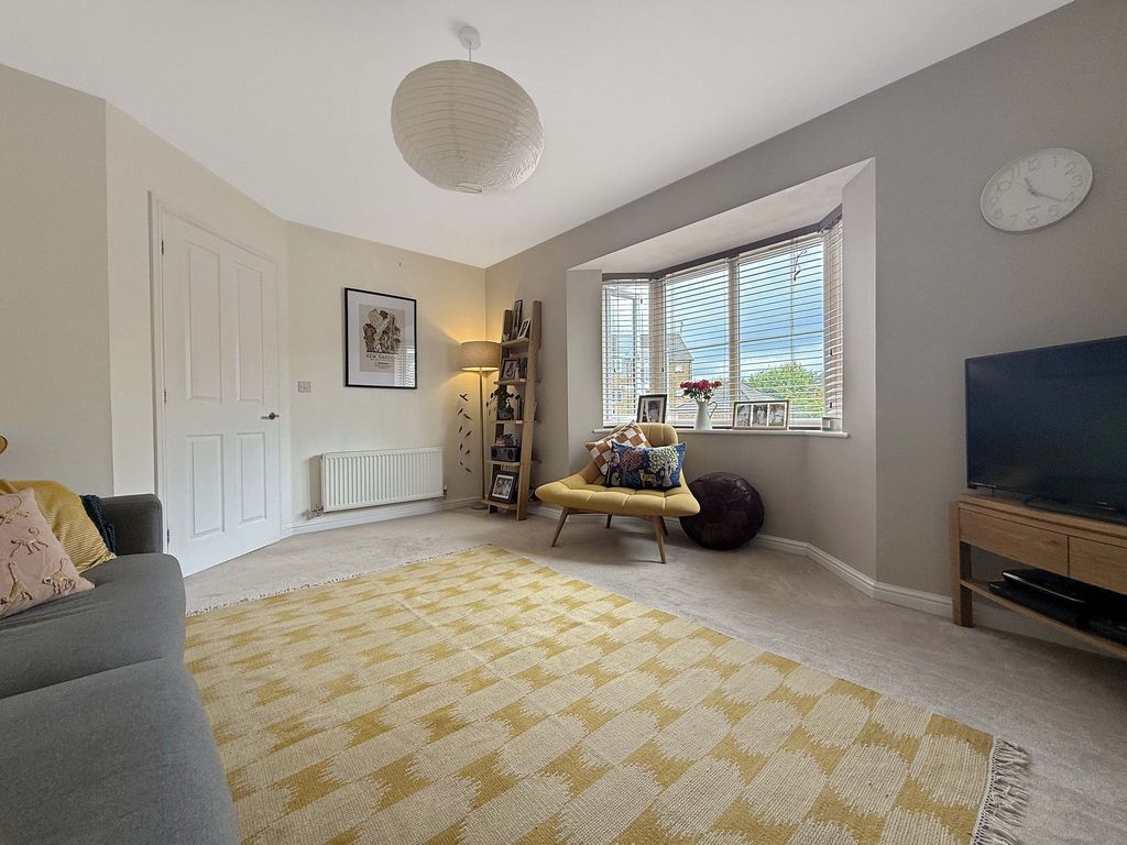 Property photo 2 of 28