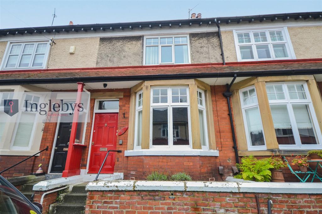 Property photo 2 of 23