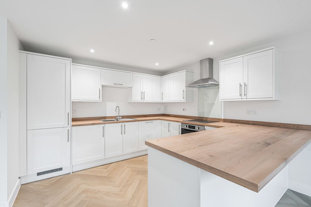 Property photo 3 of 20 Kitchen