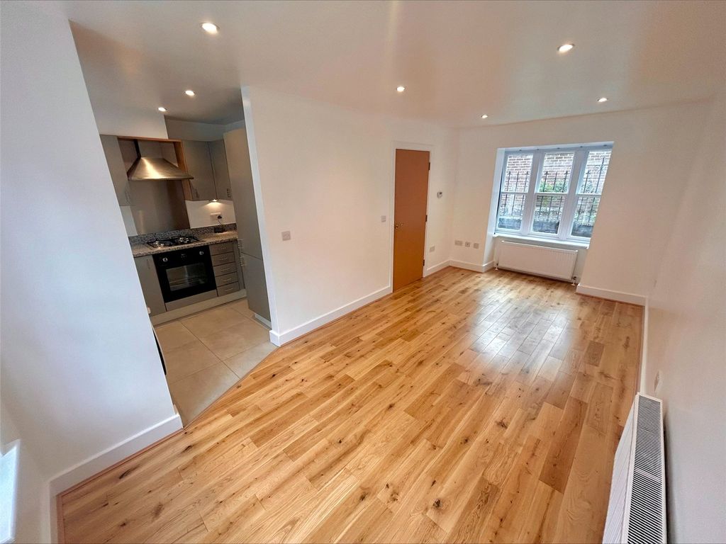 Property photo 2 of 17 Picture No. 10