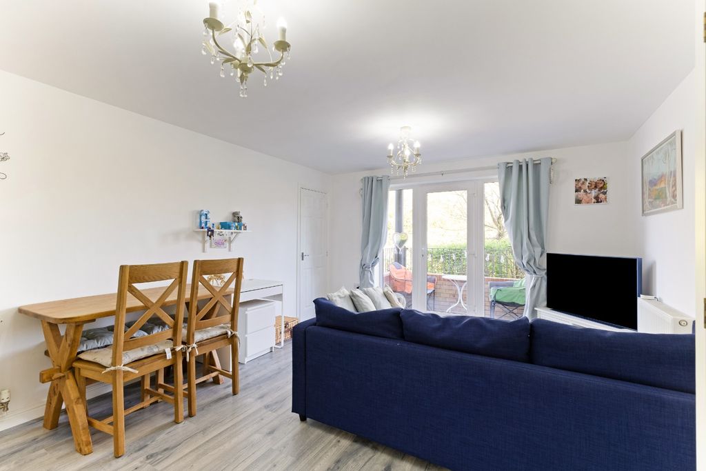 Property photo 3 of 12 4327082