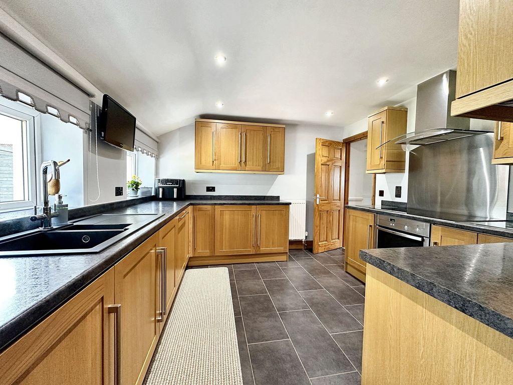 Property photo 3 of 15 Kitchen