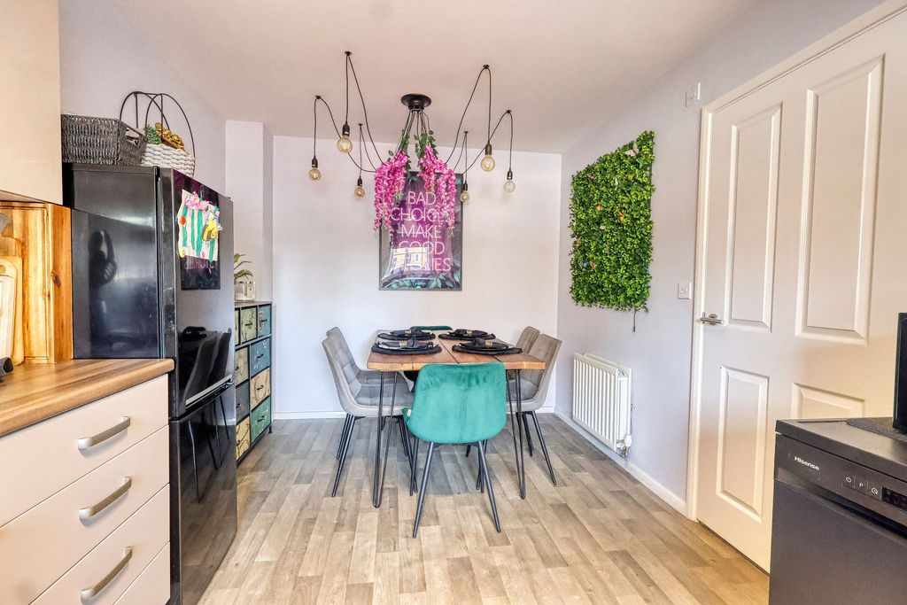 Property photo 3 of 16 Kitchen/Diner
