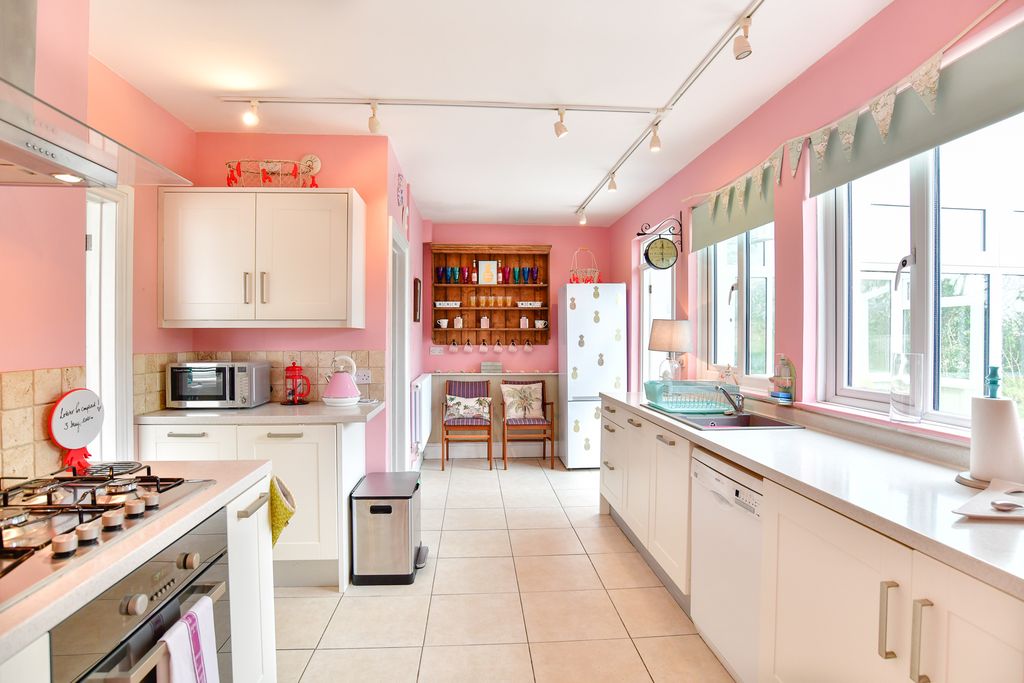 Property photo 2 of 23