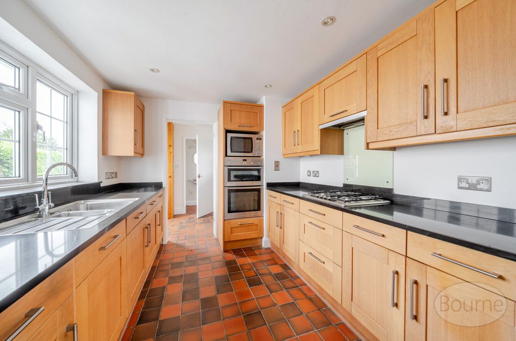 Property photo 3 of 10 7Cf02A37-E253-493...