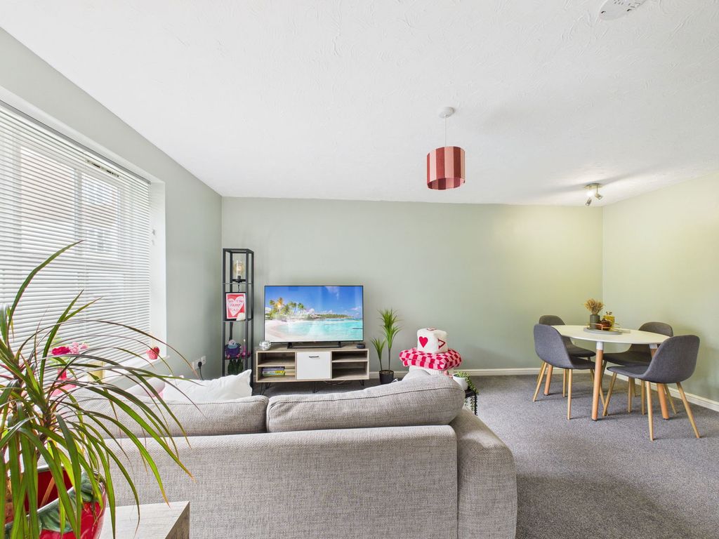 Property photo 2 of 8