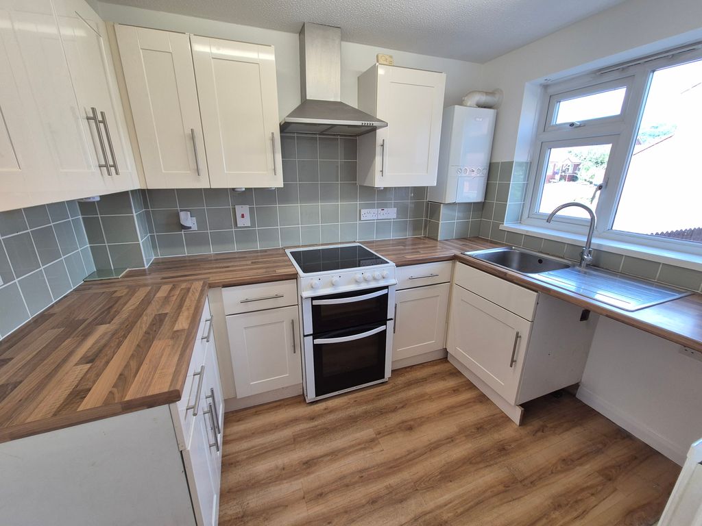 Property photo 2 of 12 Bathroom