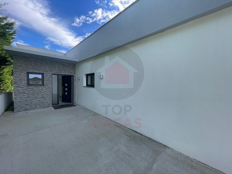 Property photo 3 of 35