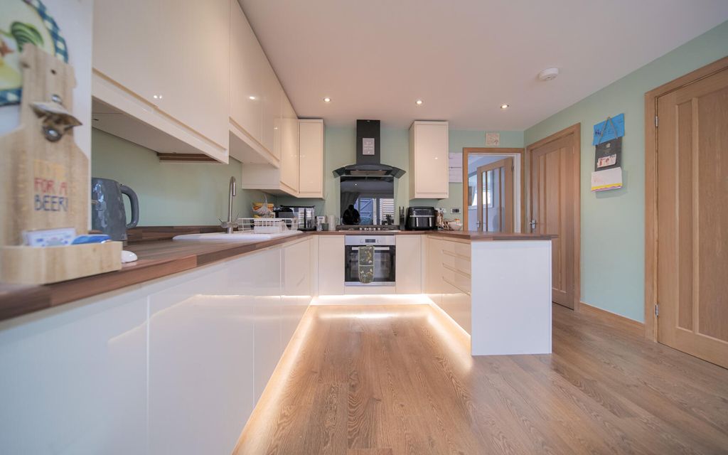 Property photo 2 of 16 Kitchen