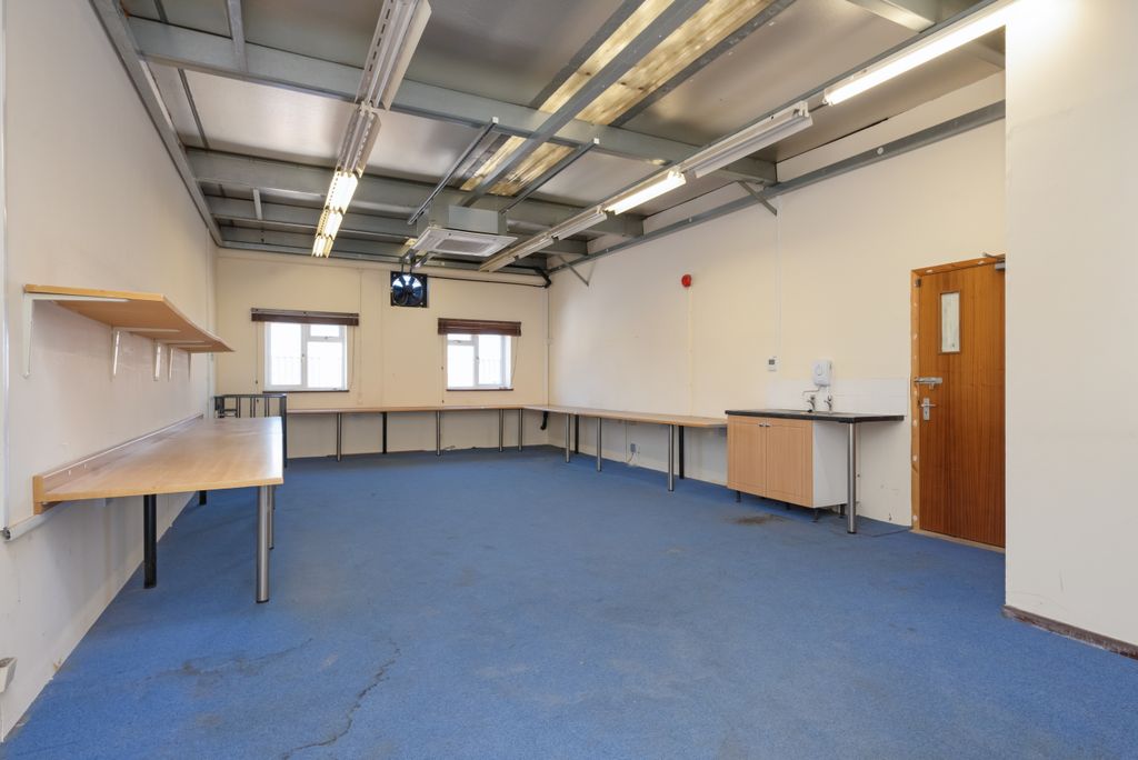 Property photo 3 of 10 Interior